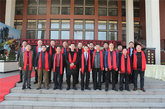 �����¶���2018�����ʦ������У԰�߿���������Ƹ��ʽԲ������