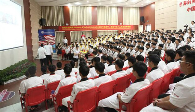 ���Ӿ۽������� �¶���������Ʒ�ʽ�ѧ��Ϊ��ע����