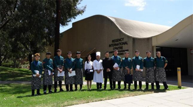 ���Ӿ۽������� �¶���������Ʒ�ʽ�ѧ��Ϊ��ע����