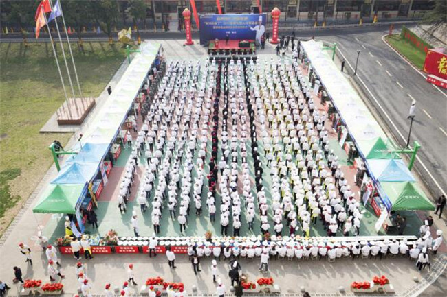 ���Ӿ۽������� �¶���������Ʒ�ʽ�ѧ��Ϊ��ע����