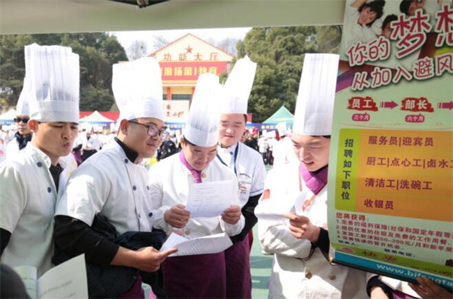 ���Ӿ۽������� �¶���������Ʒ�ʽ�ѧ��Ϊ��ע����