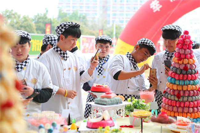 �����¶�����������רҵ����������Ʒչ�ɹ��ٰ�