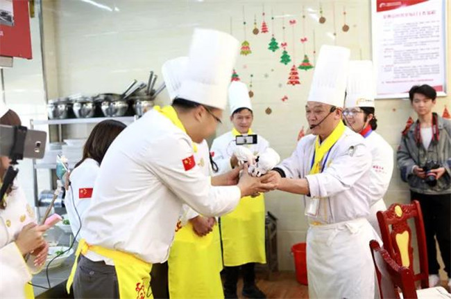 ����ѧ�ɣ��Ի��ǡ����ʷ׳� ��ϲ����