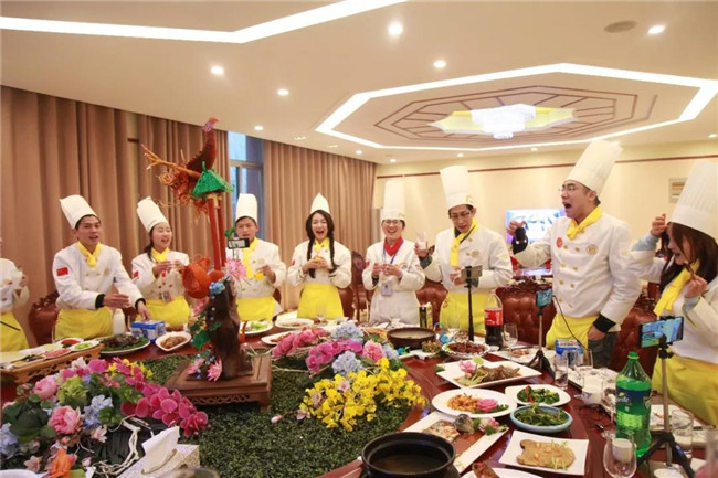 ר�á���ѧ�ɣ��Ի��ǡ����������Σ��������飬���������