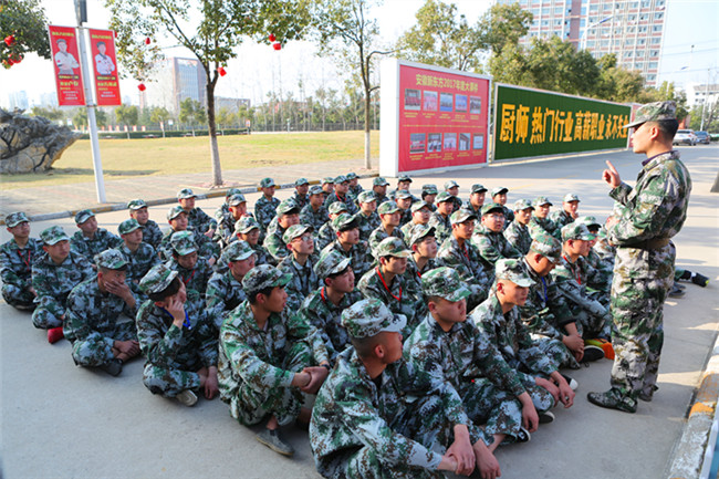 �����¶���2018����������ѵ������ʽ¡�ؾ���