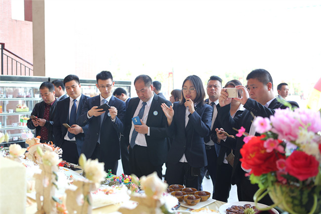 ������˫�ٹ��̹�����Ա�߽������¶����ι۽���