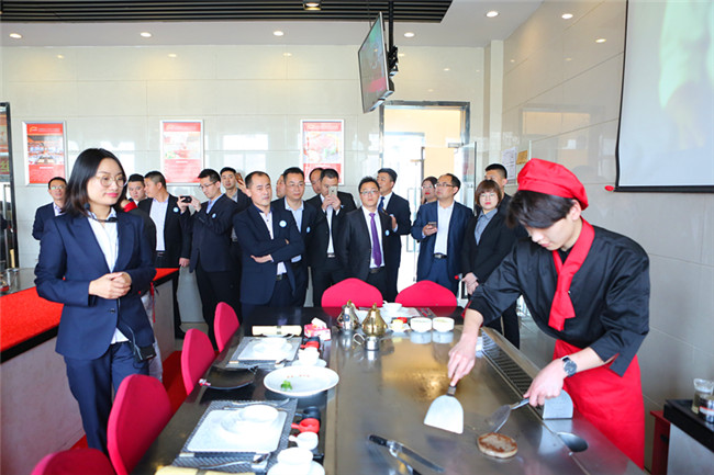 ������˫�ٹ��̹�����Ա�߽������¶����ι۽���