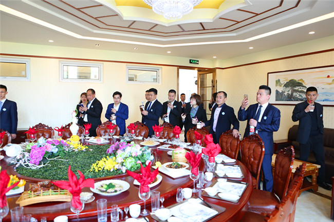 ������˫�ٹ��̹�����Ա�߽������¶����ι۽���