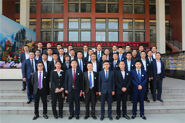 ������˫�ٹ��̹�����Ա�߽������¶����ι۽���