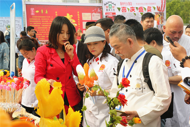 ��Ͽ������ʳ�Ļ�����|����ʷʫ����֣����������ϯչ̨ȼ���ֳ�