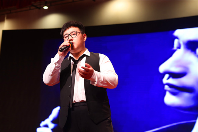 �����¶���2018����һ���ջ����߰佱ʢ��Բ����Ļ