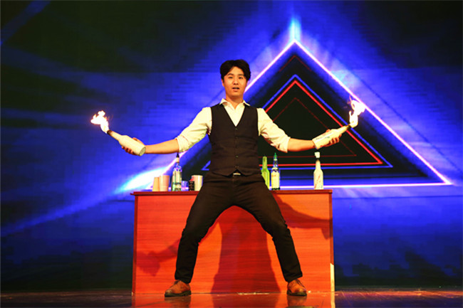 �����¶���2018����һ���ջ����߰佱ʢ��Բ����Ļ