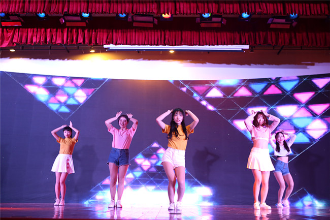 �����¶���2018����һ���ջ����߰佱ʢ��Բ����Ļ