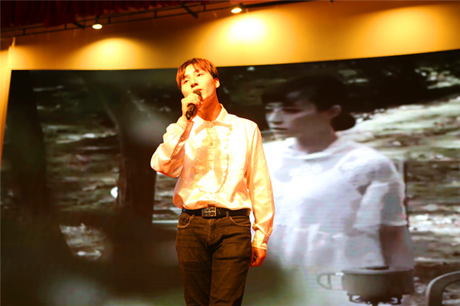 �����¶���2018����һ���ջ����߰佱ʢ��Բ����Ļ