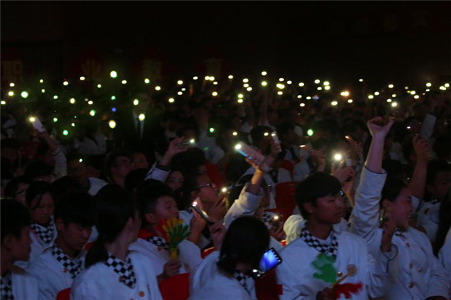 �����¶���2018����һ���ջ����߰佱ʢ��Բ����Ļ