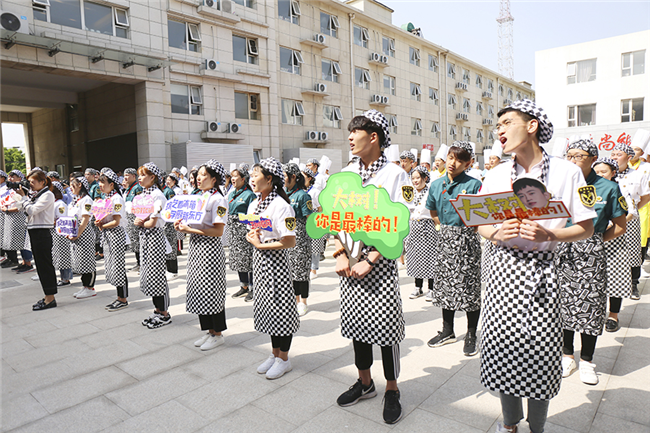 �������˱��䡷��פ��Ա�����߽��¶������ѧ������