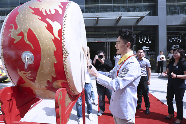 �������˱��䡷��פ��Ա�����߽��¶������ѧ������