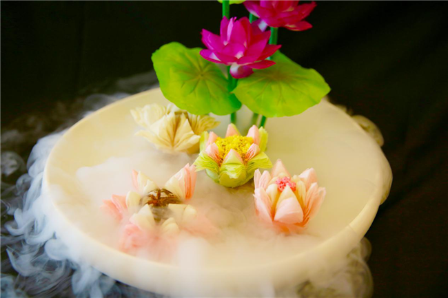 �������˱��䡷��פ��Ա�����߽��¶������ѧ������