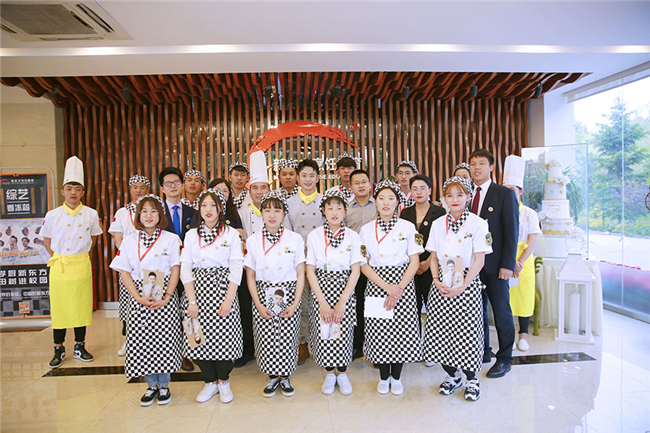 �������˱��䡷��פ��Ա�����߽��¶������ѧ������