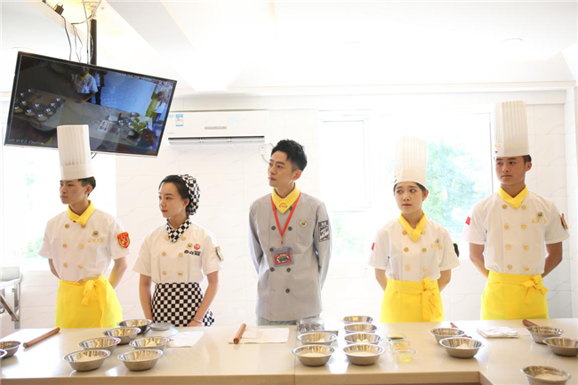 �¶������һ��֡��ɻ��֣���ը������ͯЬ�ĳԻ��ģ�