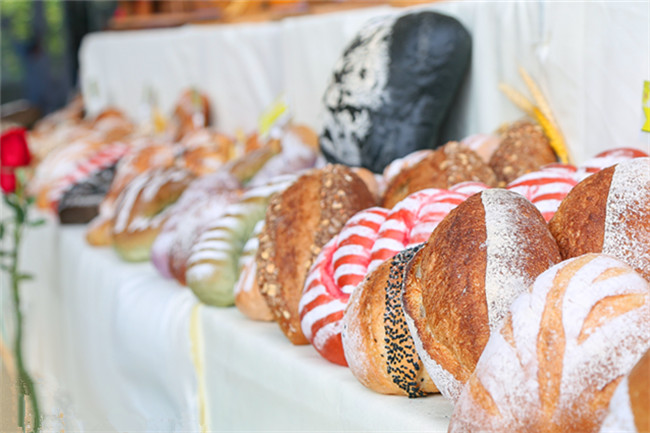 ��ҵ�����߽���������16��7�࣬�߽����ǵı�ҵչ