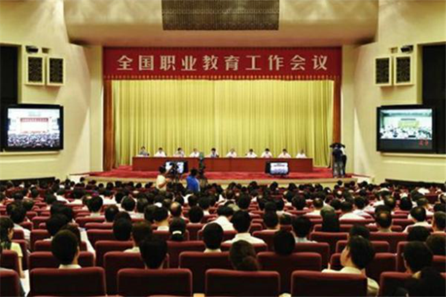 ʵ��ȼ���������¶���ѧ����ѡ��45�����缼�ܴ������Ҽ�ѵ�ӣ�