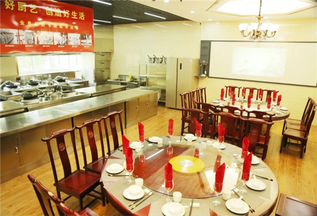 �����¶���2018�＾�����𱬽�����