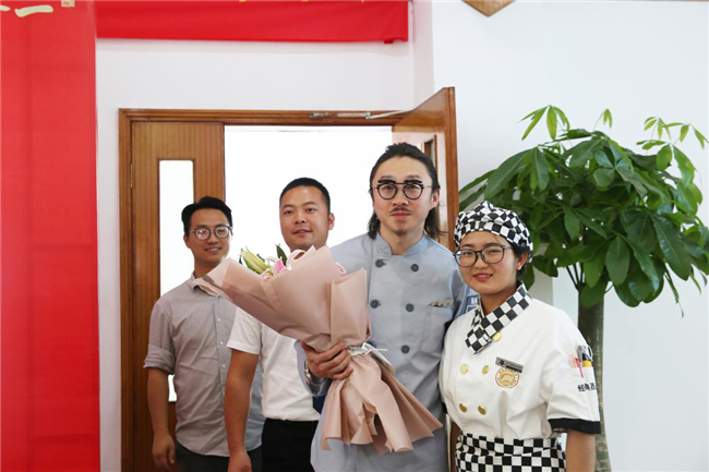 ���������ս�¶������ ���˭�ܸ�ʤһ�