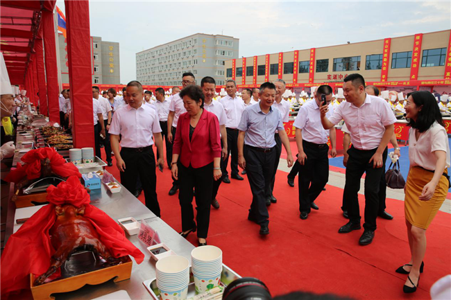 ��ʮ���¶�����ף�����У����ٵ���С�Դ��Ҹ�ζ��