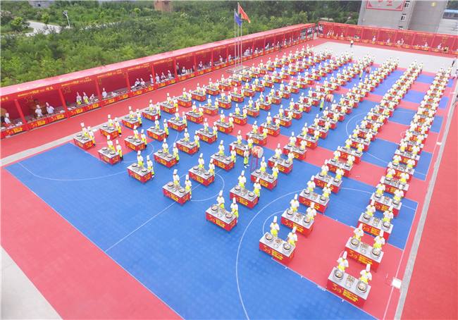 新东方烹饪三十周年绝技曝光,影帝黄渤带你看一出好戏!