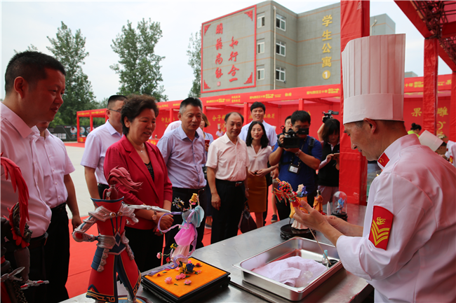 新东方烹饪三十周年绝技曝光,影帝黄渤带你看一出好戏!