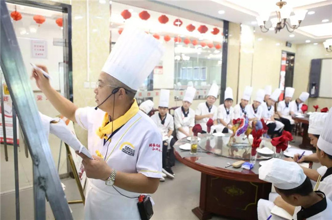 ��һ����Ϸ���ֵ�ȡ�ϴ�ʦ����������Ϯ��