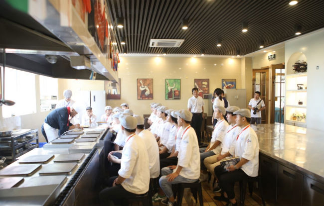 森宝集团林庆麟董事长一行人来院参观交流