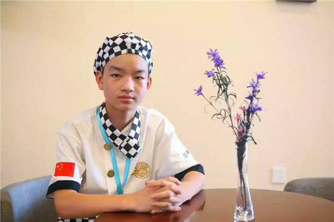 【新生故事】崔海碧:厨师老爸为何推荐14岁儿子来这里上大学?