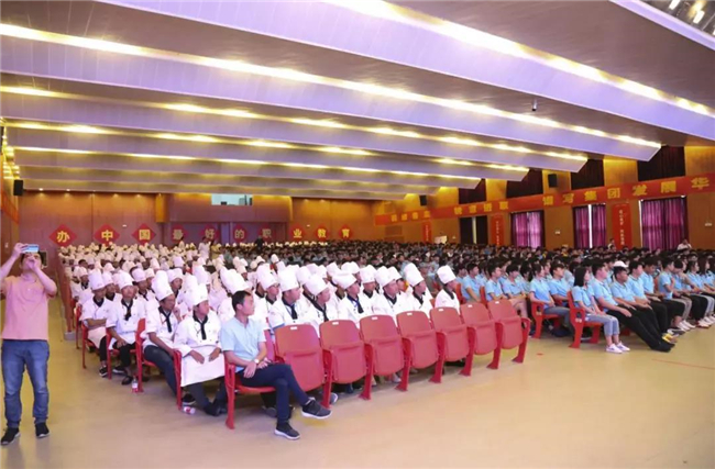 ��ͬ��Я�֣�Ϊ���װ��������¶�����2018����㣬���ι����ж�����ʽ������