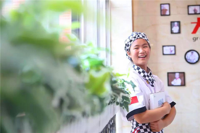 【新生故事】毕微微:每个女孩都有一个甜品梦!