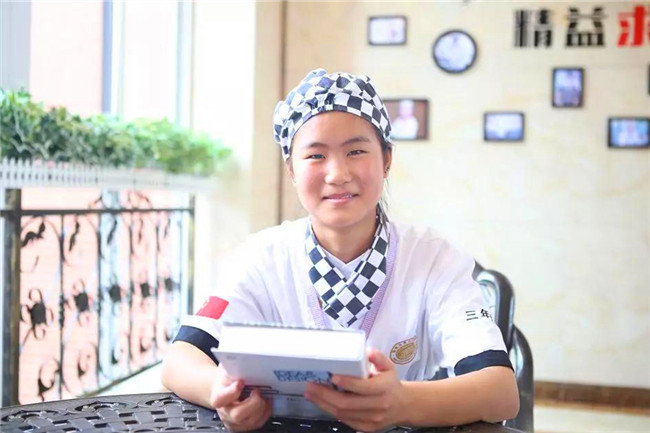 【新生故事】毕微微:每个女孩都有一个甜品梦!