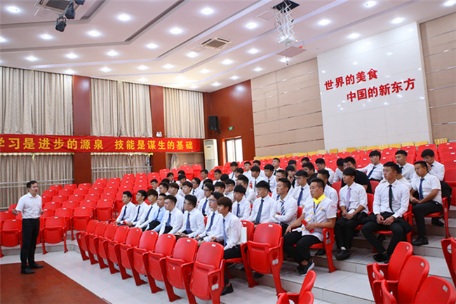 重磅!人社部部长张纪南透露四大政策信号,关乎你的就业