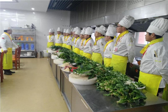 不是每一个会做菜的人都可以称作厨师!