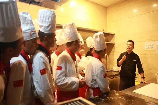 不是每一个会做菜的人都可以称作厨师!