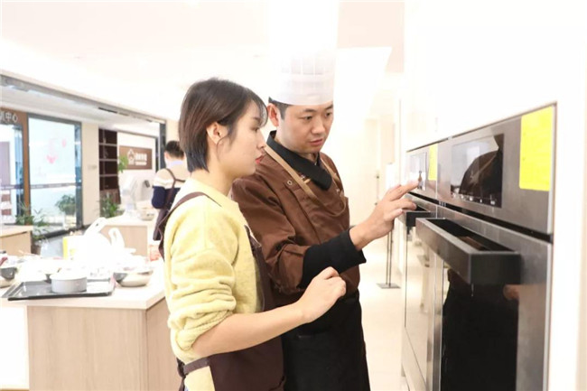 �����ˣ������¶��������ٴ�У���������ֳ�ʮ�ֻ𱬣�