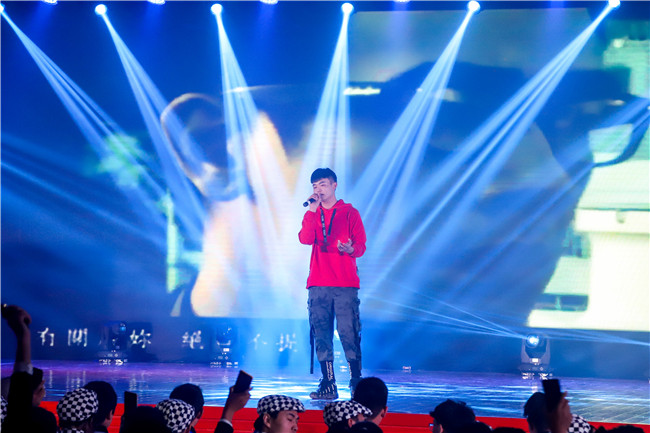 好嗨哟!厨师们的五一文艺汇演,真的有点不一样!