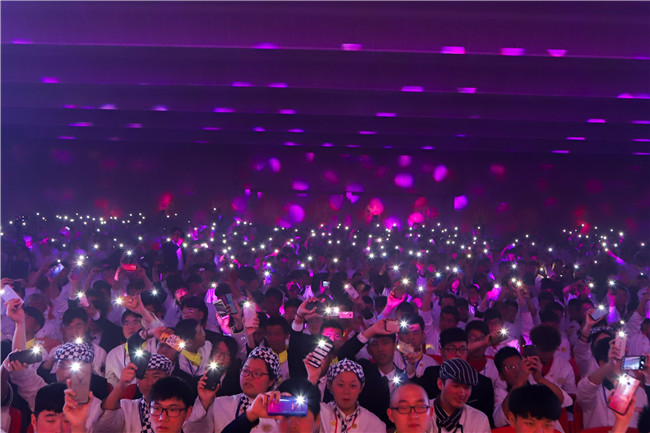 好嗨哟!厨师们的五一文艺汇演,真的有点不一样!