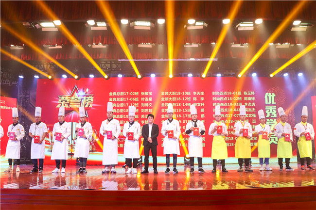 好嗨哟!厨师们的五一文艺汇演,真的有点不一样!