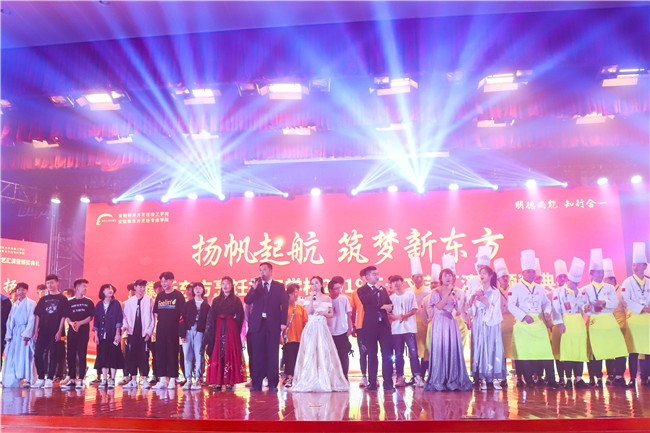 好嗨哟!厨师们的五一文艺汇演,真的有点不一样!