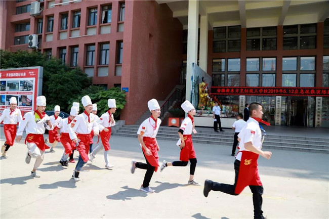 У԰��ȫ����һ�У���У�ش���֯������������ɢ������