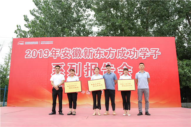 ���ж�ĸУ �����ɹ��������¶����ɹ�ѧ�ӱ����Բ����Ļ��