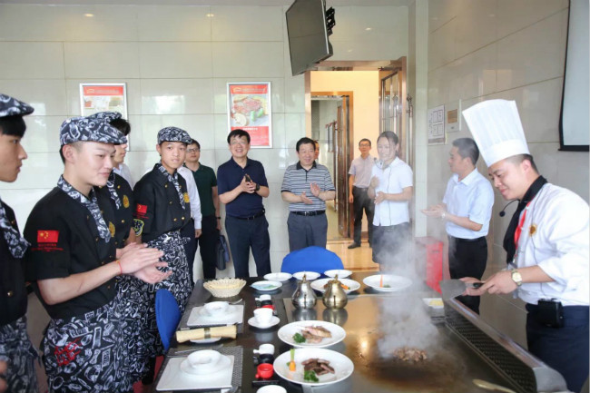 教育部职业教育与成人教育司副司长谢俐调研安徽新东方烹饪技工学校