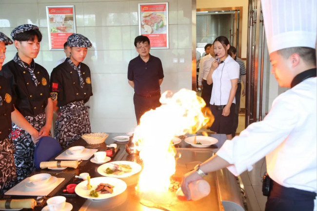 教育部职业教育与成人教育司副司长谢俐调研安徽新东方烹饪技工学校