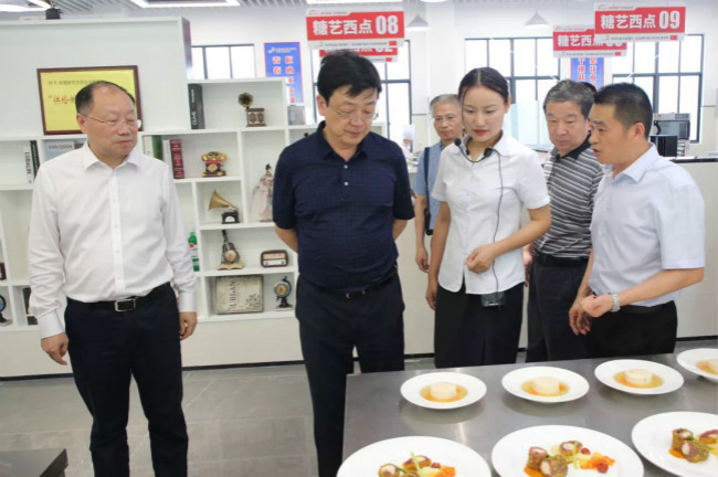 教育部职业教育与成人教育司副司长谢俐调研安徽新东方烹饪技工学校